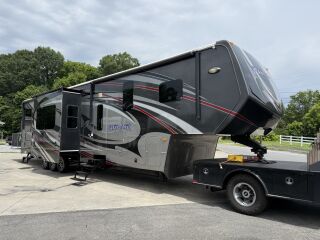 2013 KEYSTONE RAPTOR 395LEV