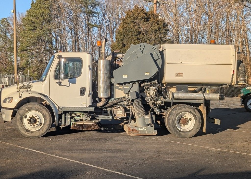 2022 FREIGHTLINER BUSINESS CLASS M2 106 in Rochester, NY