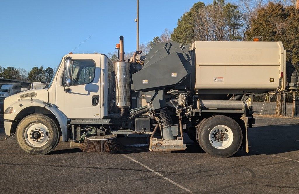 2022 FREIGHTLINER BUSINESS CLASS M2 106 in Rochester, NY