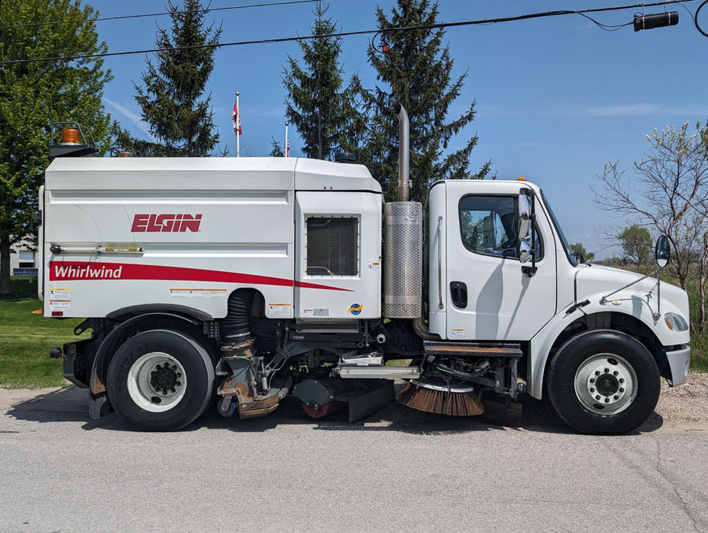 2013 FREIGHTLINER BUSINESS CLASS M2 106 in Rochester, NY