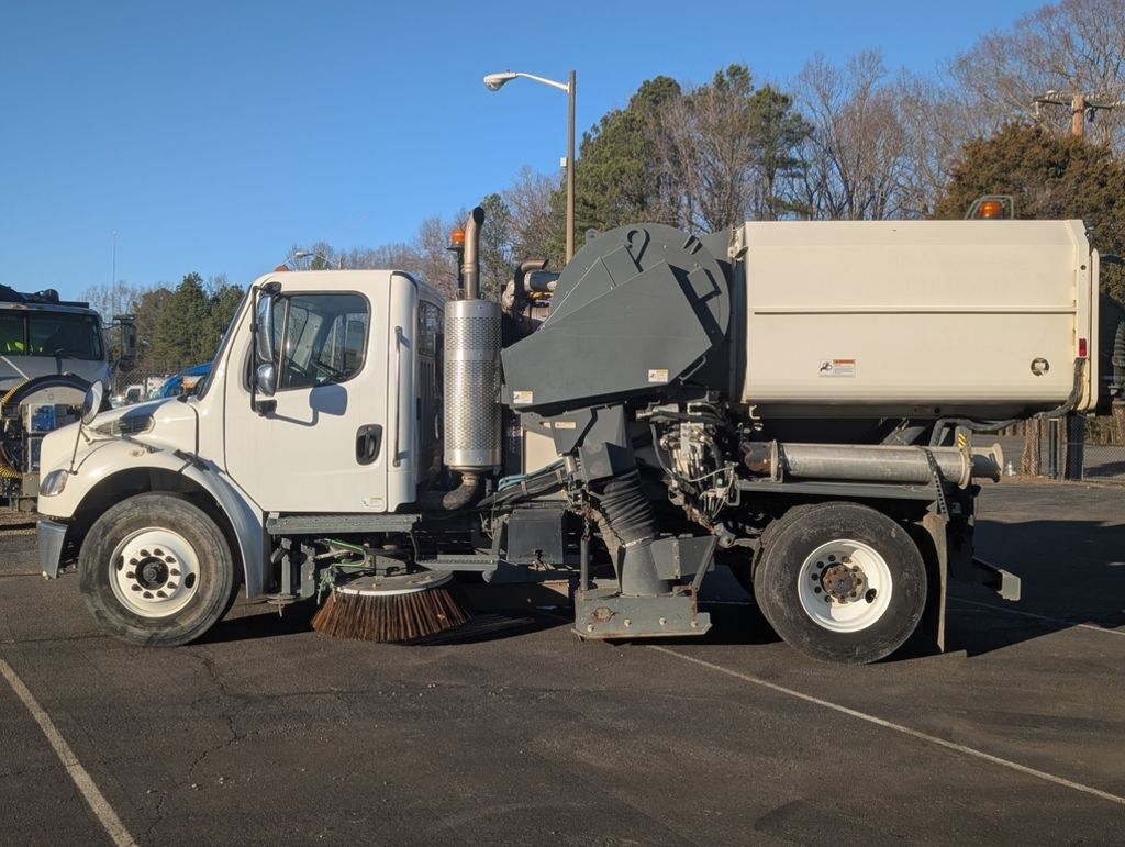 2022 FREIGHTLINER BUSINESS CLASS M2 106 in Rochester, NY