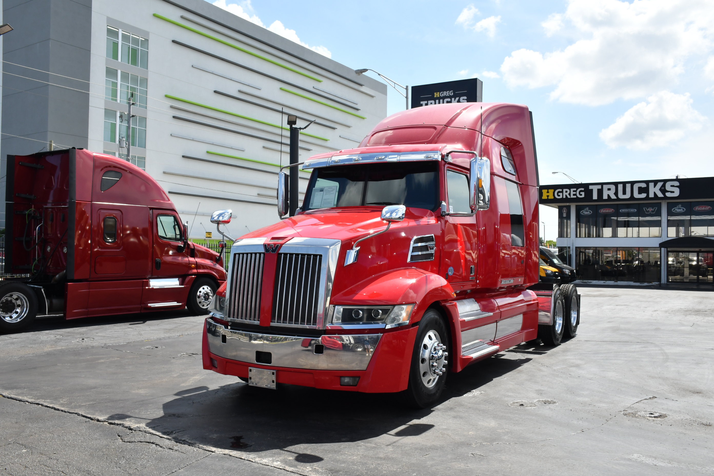 2018 WESTERN STAR 5700XE in Miami, FL