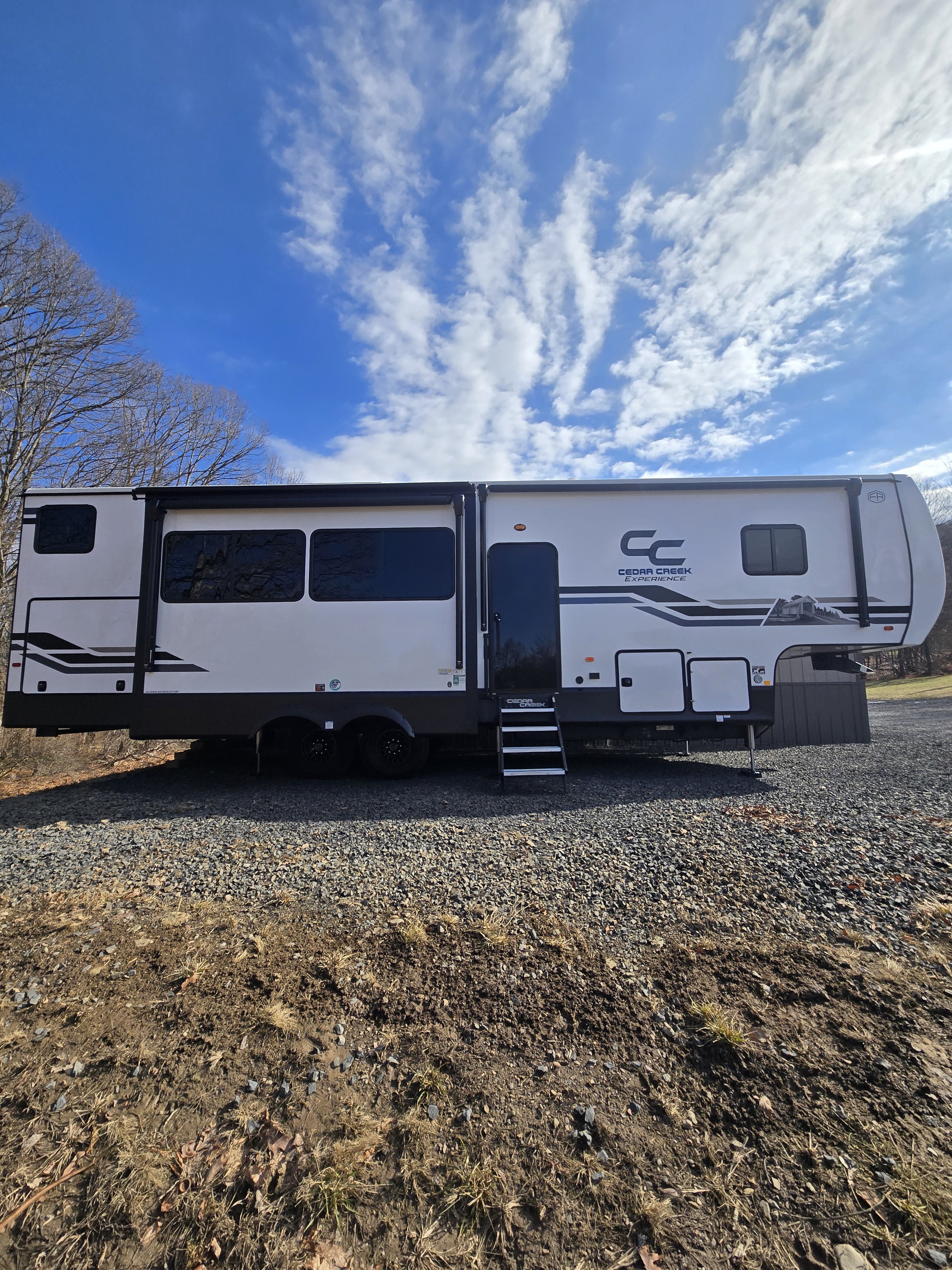 2025 Forest River CEDAR CREEK EXPERIENCE 3325BH RV