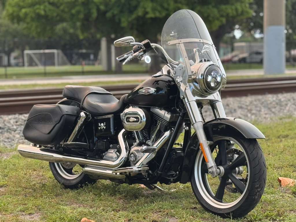 2016 Harley-Davidson DYNA SWITCHBACK in Hollywood, FL