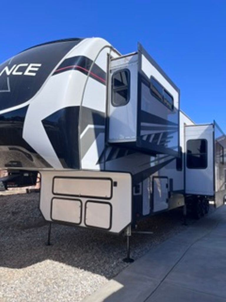 2022 Alliance Rv Valor 40V13 in hesperia CA