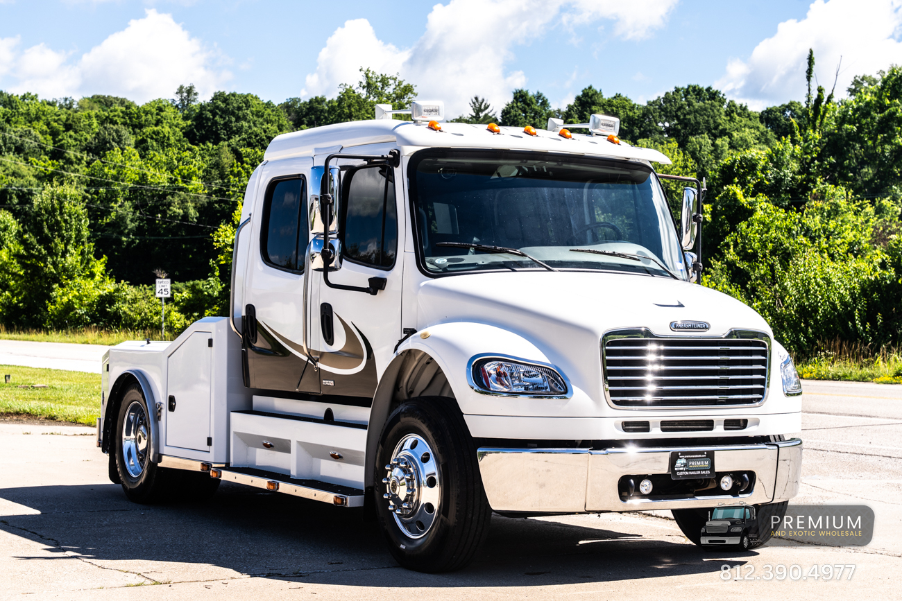 2007 FREIGHTLINER M2-106 Chariot Hauler like Sportchassis Laredo in Bloomington, IN