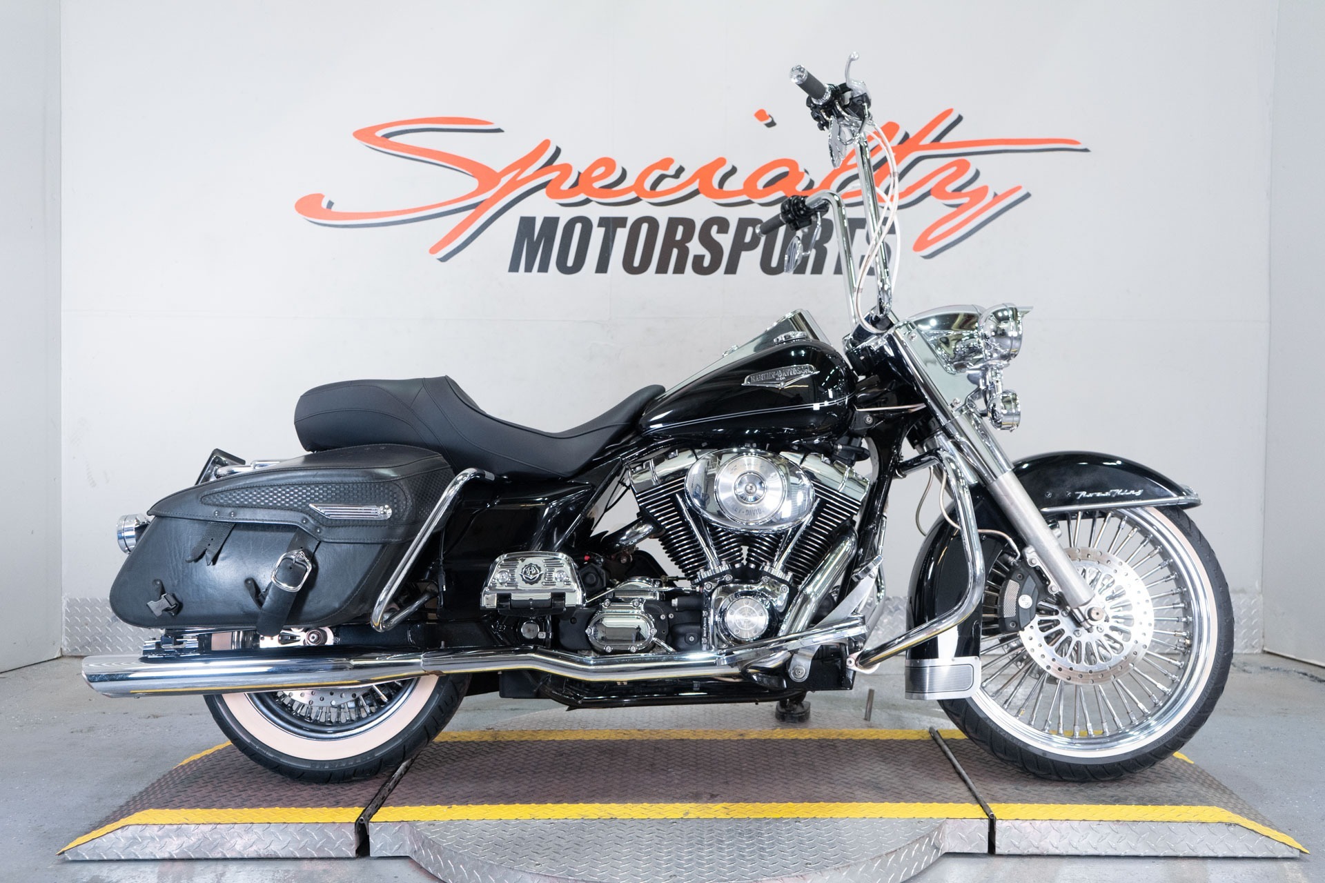 2004 Harley-Davidson FLHRCI Road King® Classic CLASSIC in Sacramento, CA