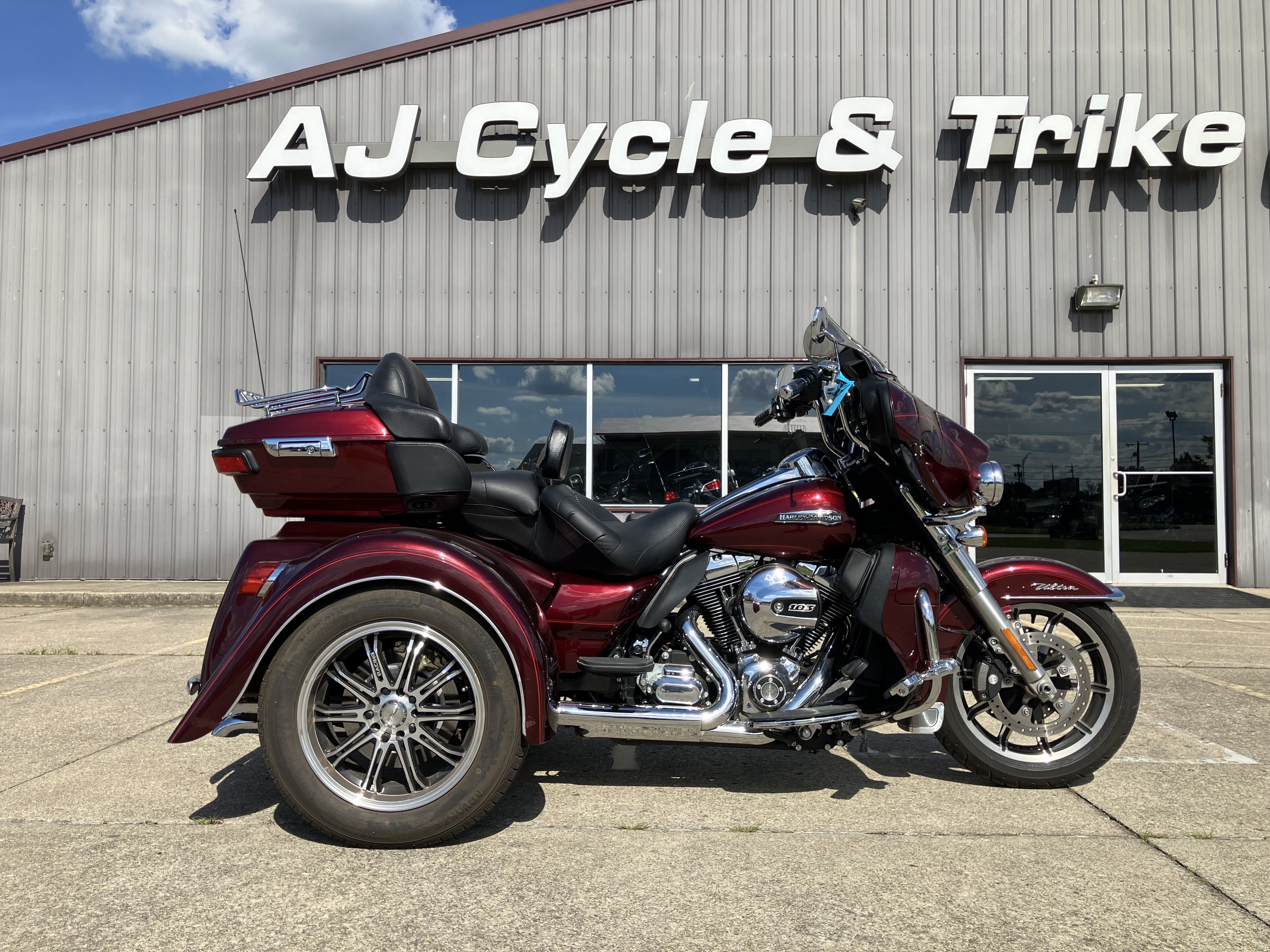 2015 Harley-Davidson FLHTCU Ultra Classic Kool Trike in Jasper, IN
