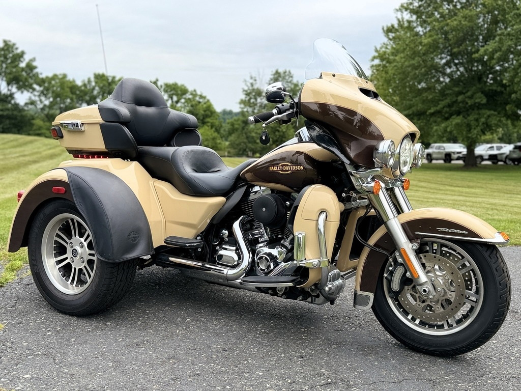 2014 Harley-Davidson Trike Tri Glide Ultra ULTRA CLASSIC in Zieglerville, PA