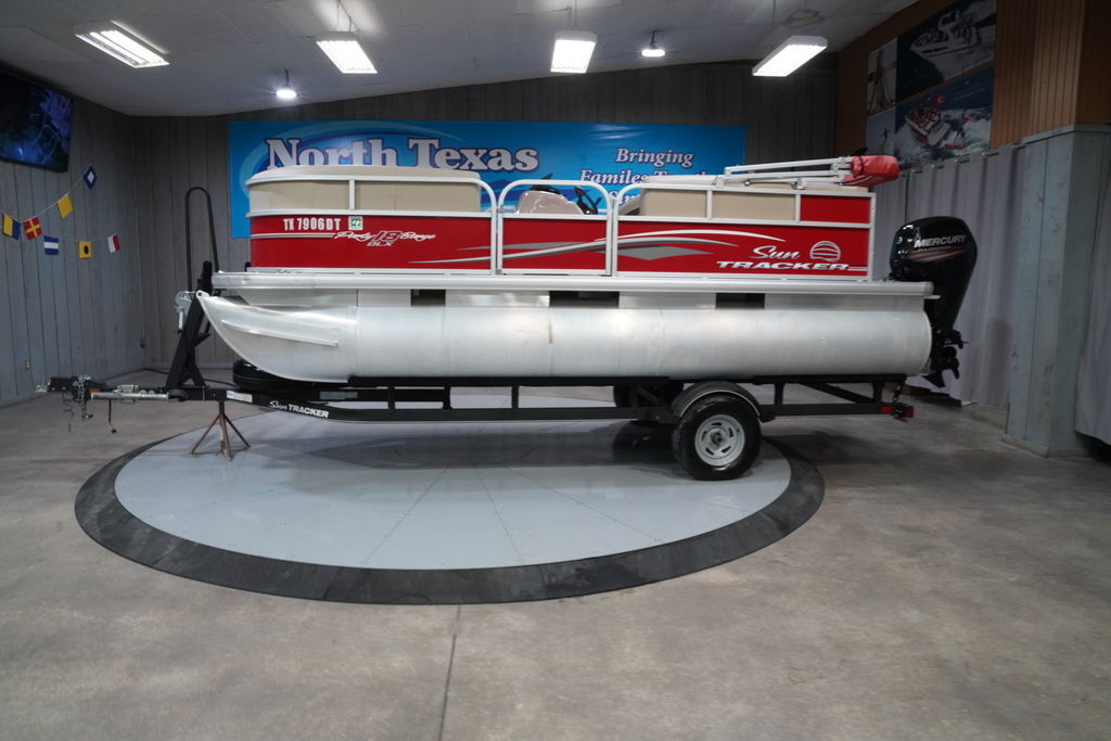 2017 Sun Tracker PARTY BARGE® 18 DLX in fort worth TX