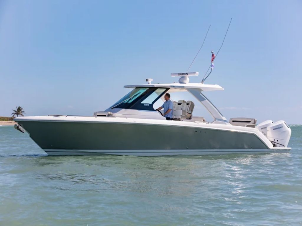 2026 Tiara Yachts 34LS NAN in eastport NY