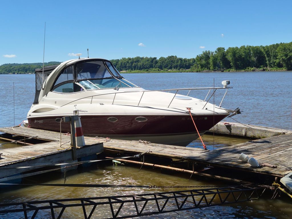 2005 Cruisers Yachts 300 Express in galena IL