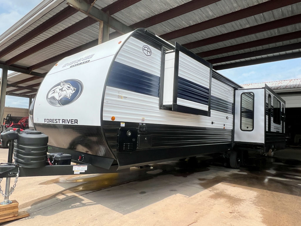 2025 Forest River Cherokee Wolf Den 271RK in sealy TX
