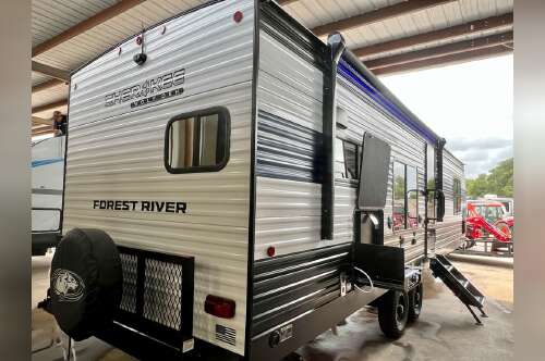 2025 Forest River Cherokee Wolf Den 271RK in sealy TX