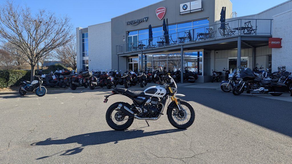 2025 Triumph Scrambler 400 XC Vanilla White 400 XC in Greensboro, NC