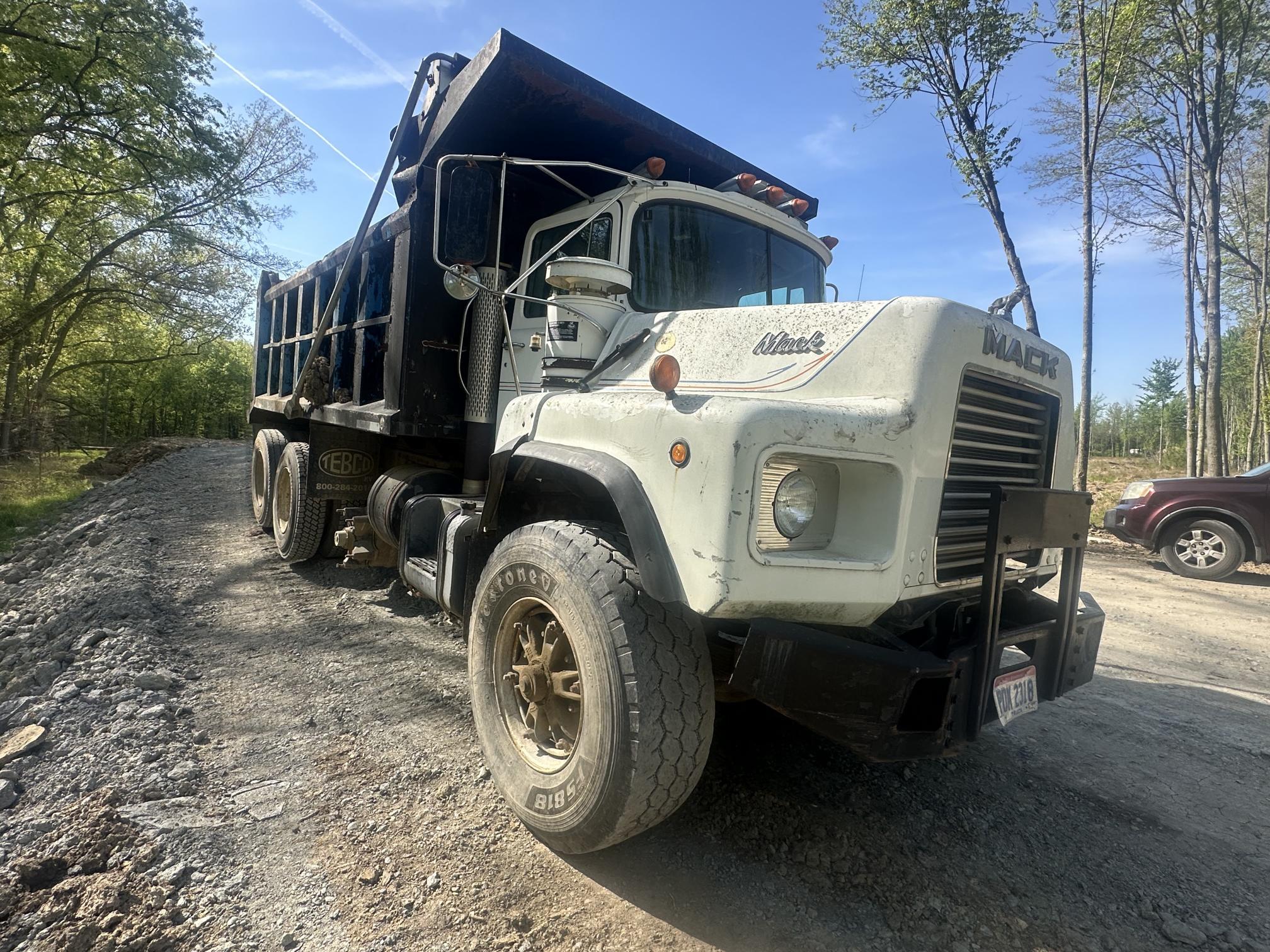 1995 MACK DM690S in Prairieville, OH