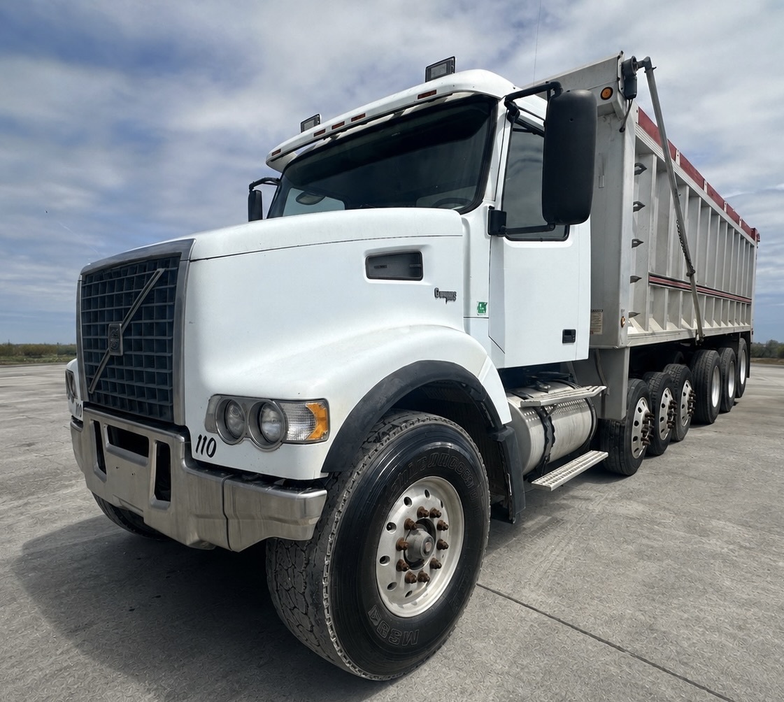 2002 VOLVO VHD64F in Prairieville, KY