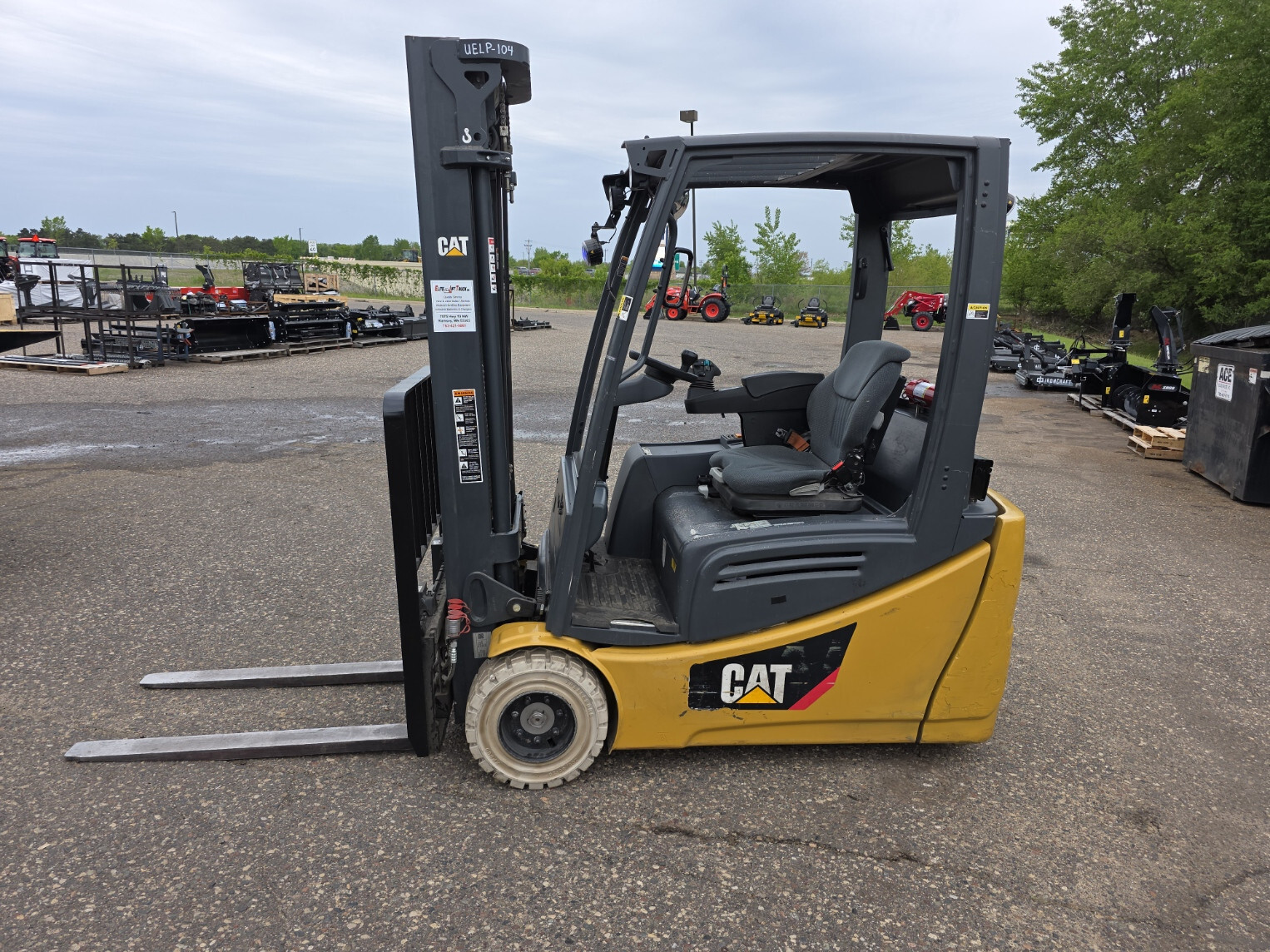 2022 CAT Lift Trucks 2ET4000 in Anoka, MN