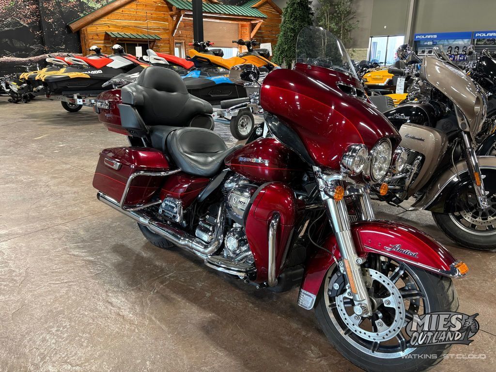 2017 Harley-Davidson® FLHTK - Ultra Limited ULTRA LIMITED in Watkins, MN