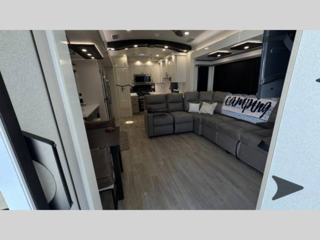 A photo of this 2026 Jayco Pinnacle 38FBRK