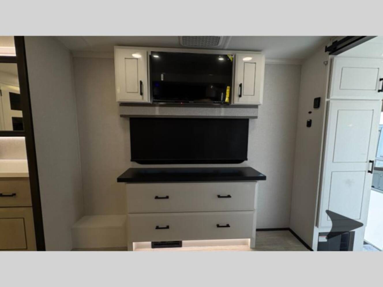 A photo of this 2026 Jayco Pinnacle 38FBRK