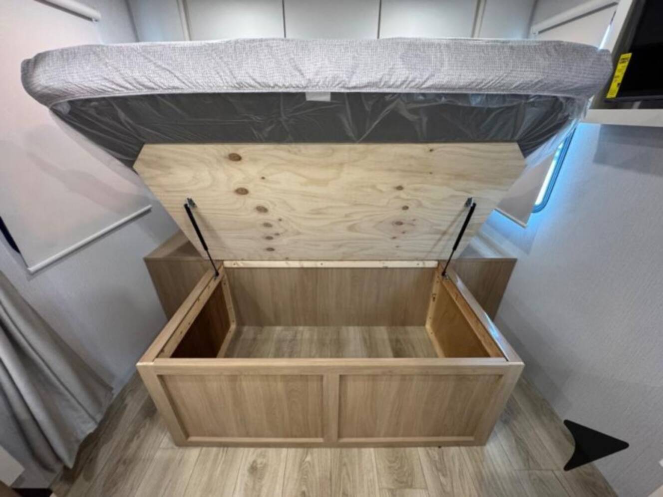 A photo of this 2026 Winnebago Thrive 18FBS