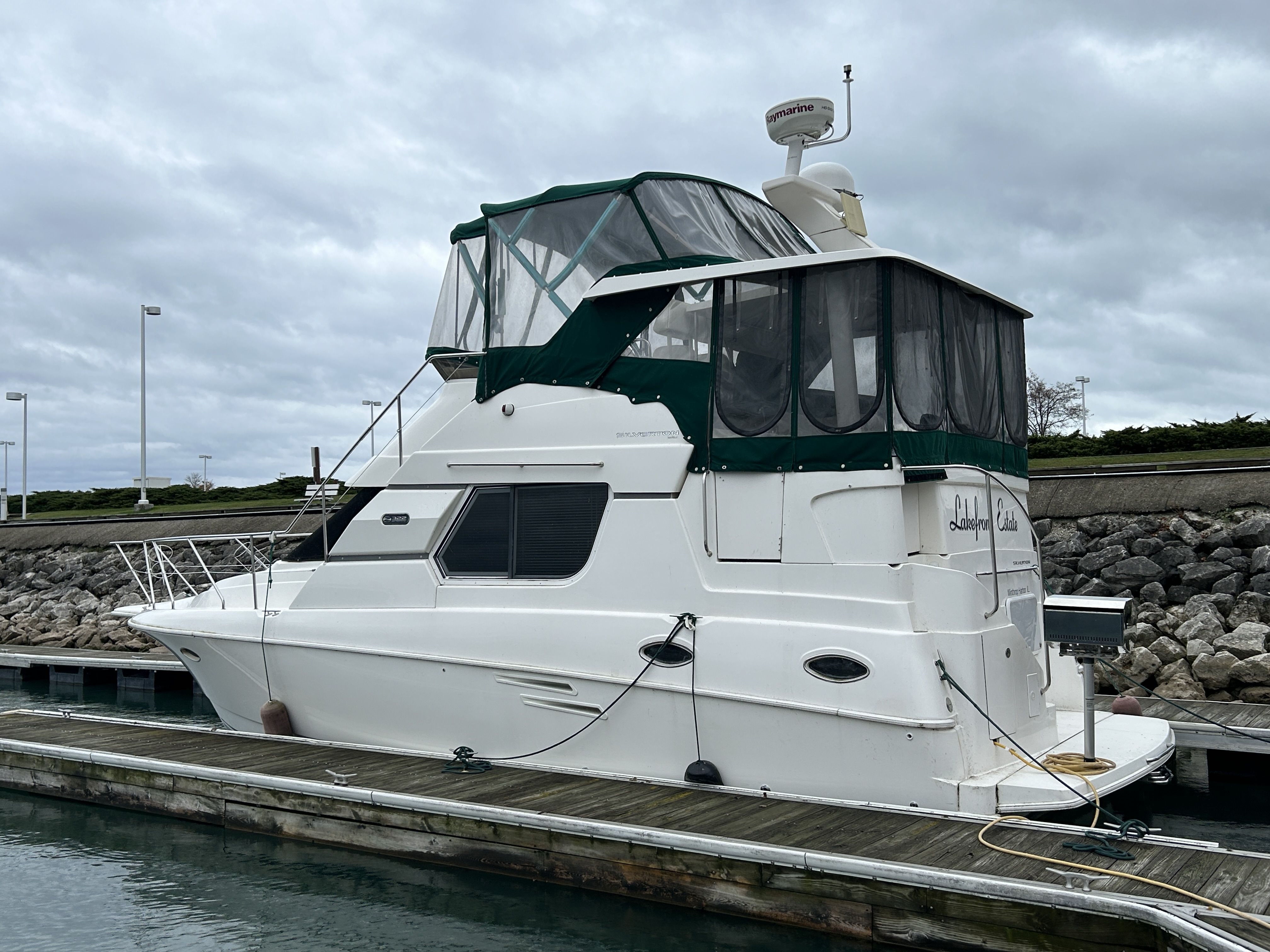 1999 Silverton 322AFTCABIN in winthrop harbor IL