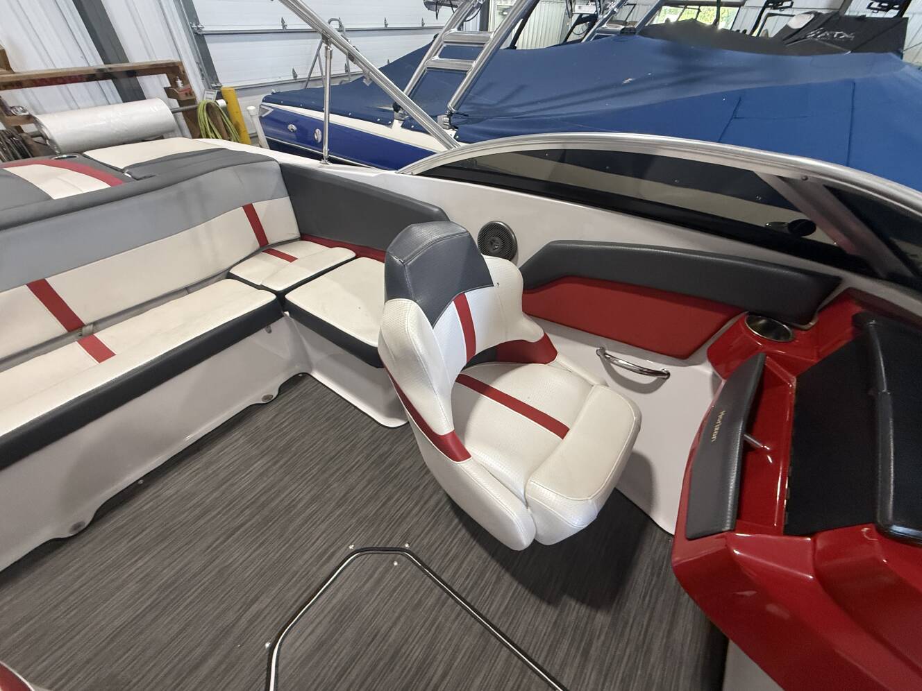 A photo of this 2017 Four Winns 200H SIGNATURE