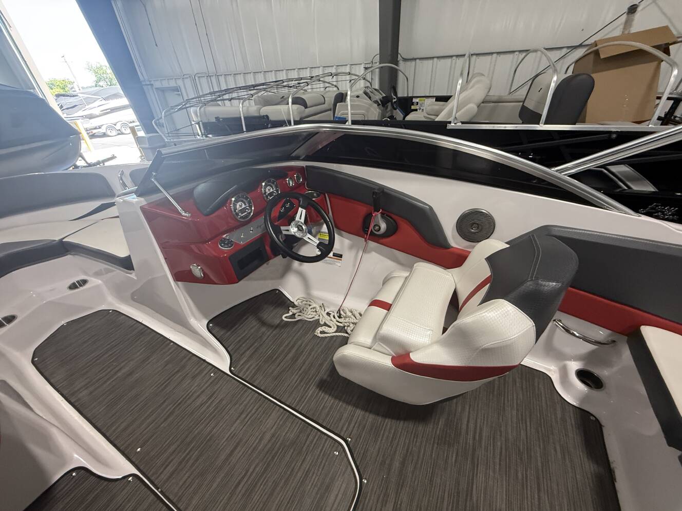 A photo of this 2017 Four Winns 200H SIGNATURE