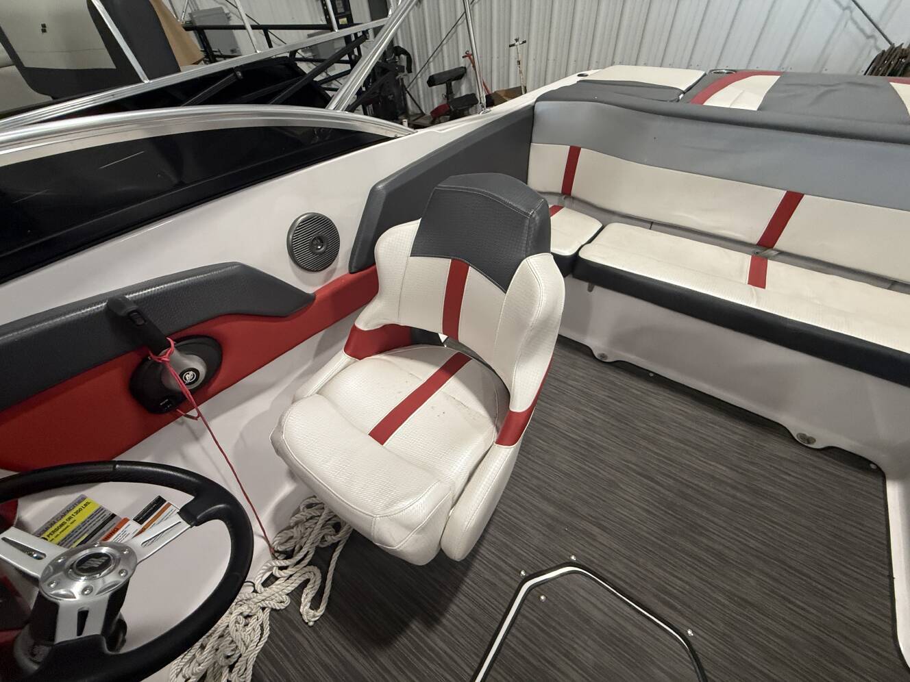 A photo of this 2017 Four Winns 200H SIGNATURE