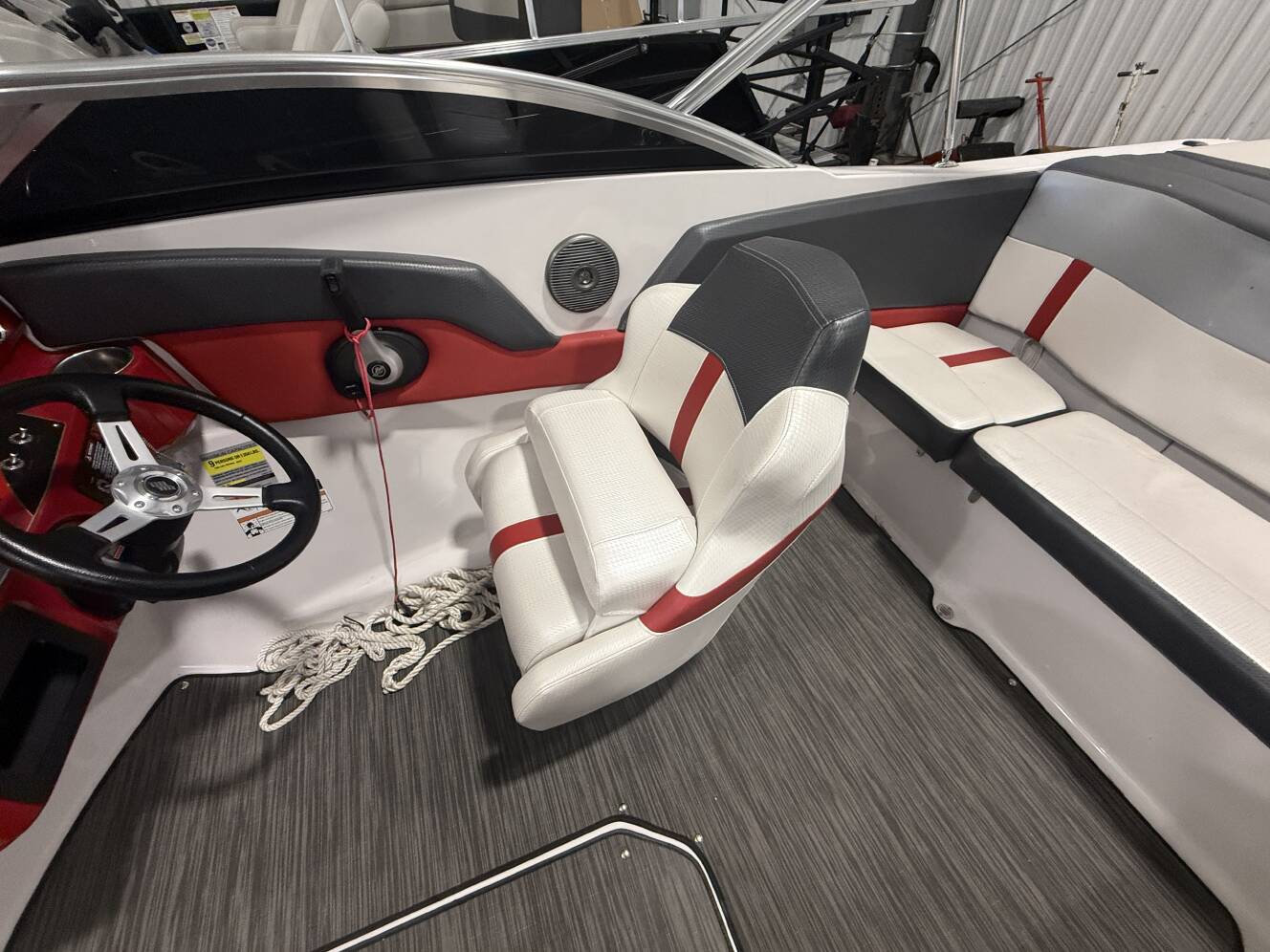A photo of this 2017 Four Winns 200H SIGNATURE