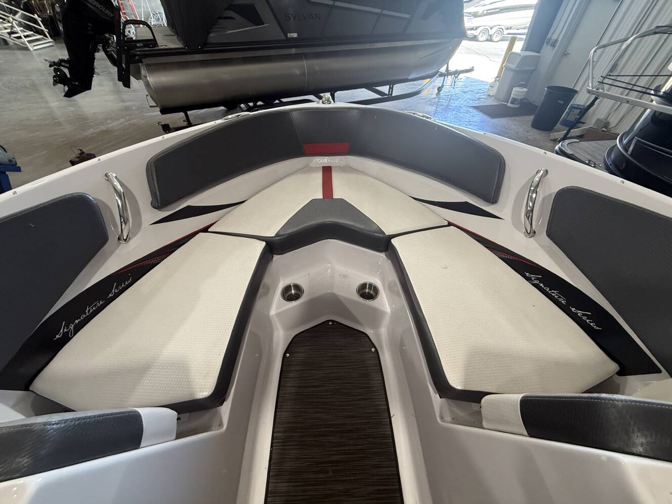 A photo of this 2017 Four Winns 200H SIGNATURE
