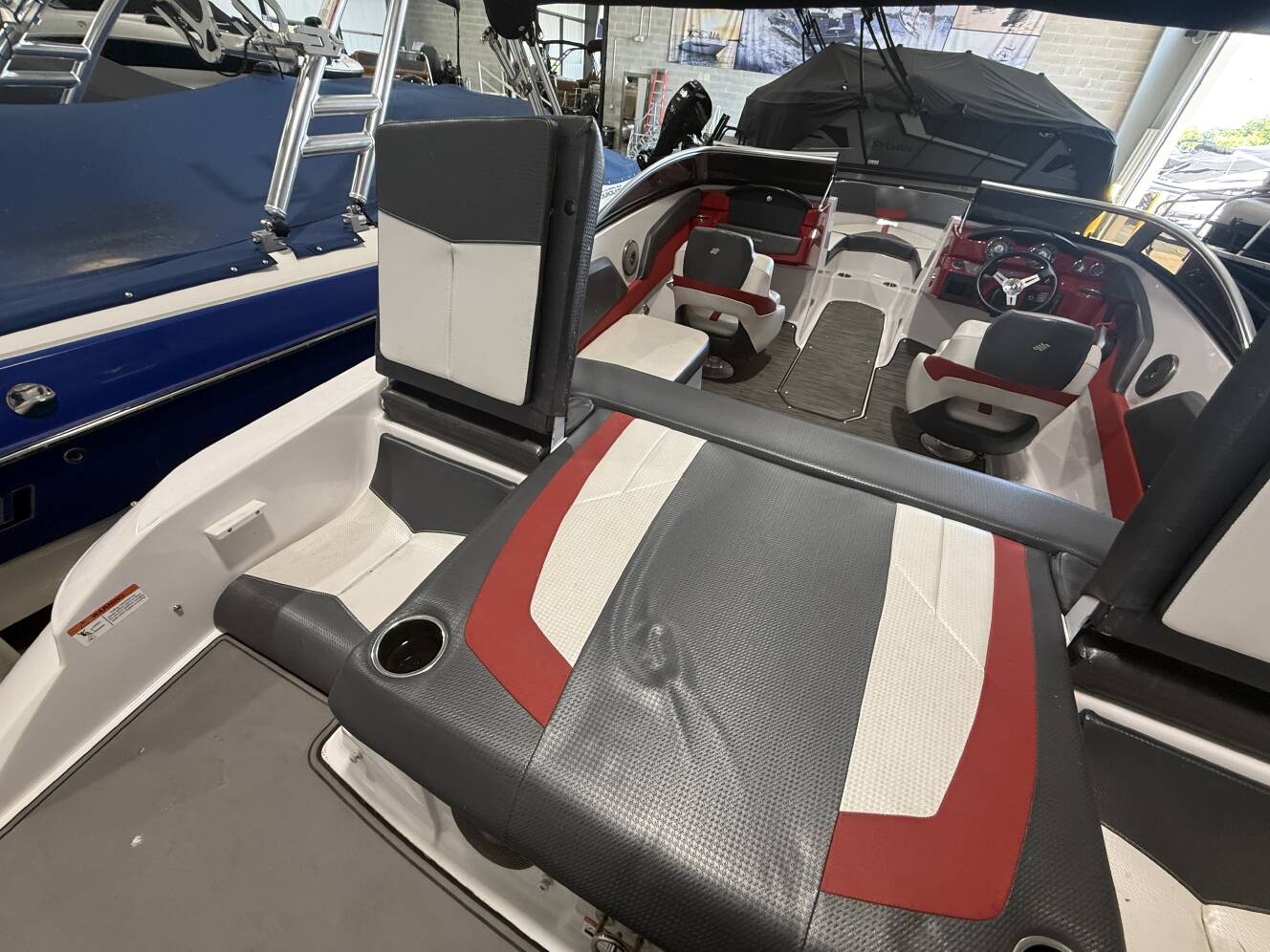 A photo of this 2017 Four Winns 200H SIGNATURE