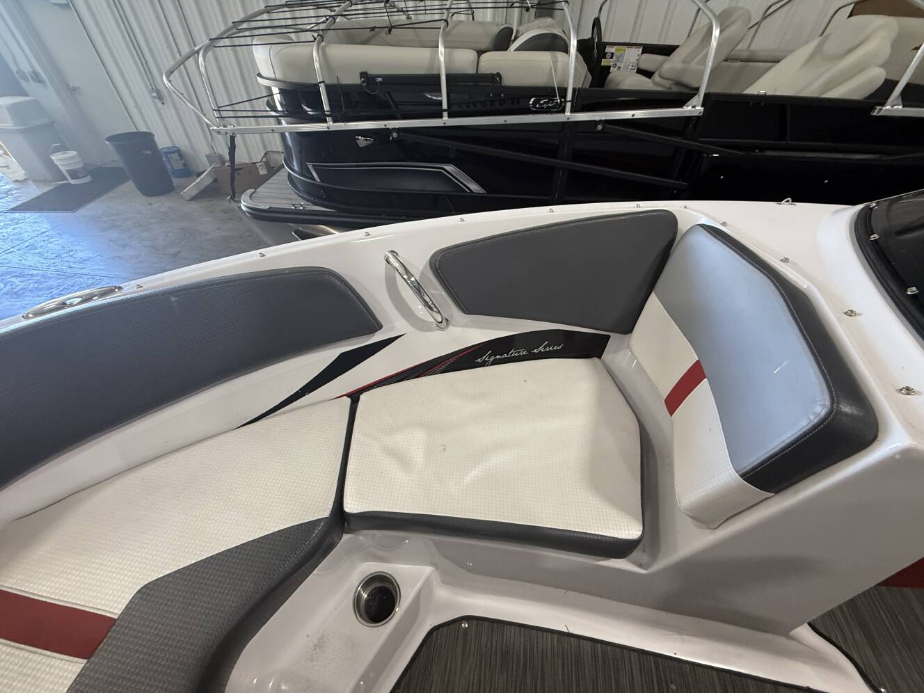 A photo of this 2017 Four Winns 200H SIGNATURE