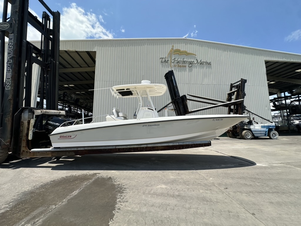 2015 Boston Whaler DAUNTLESS 270 280 in clearwater FL
