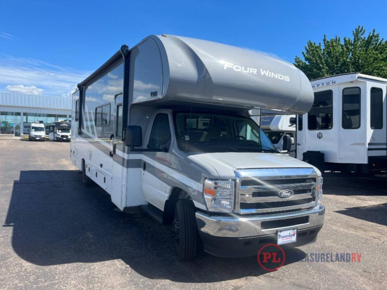 A photo of this 2027 Thor Motor Coach Four Winds 31H