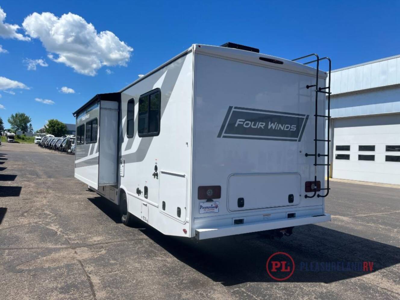 A photo of this 2027 Thor Motor Coach Four Winds 31H