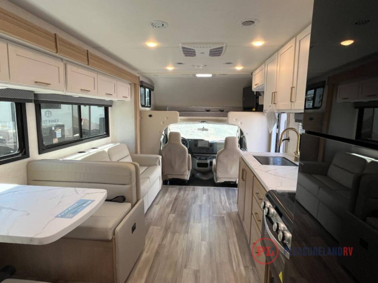 A photo of this 2027 Thor Motor Coach Four Winds 31H