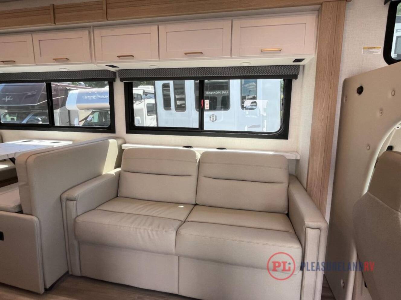A photo of this 2027 Thor Motor Coach Four Winds 31H