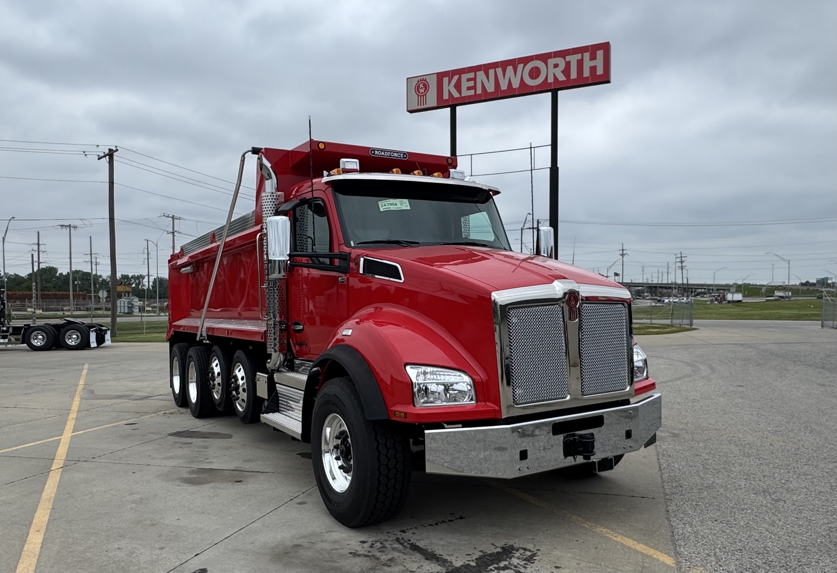 2027 KENWORTH T880 in Saint Joseph, MO