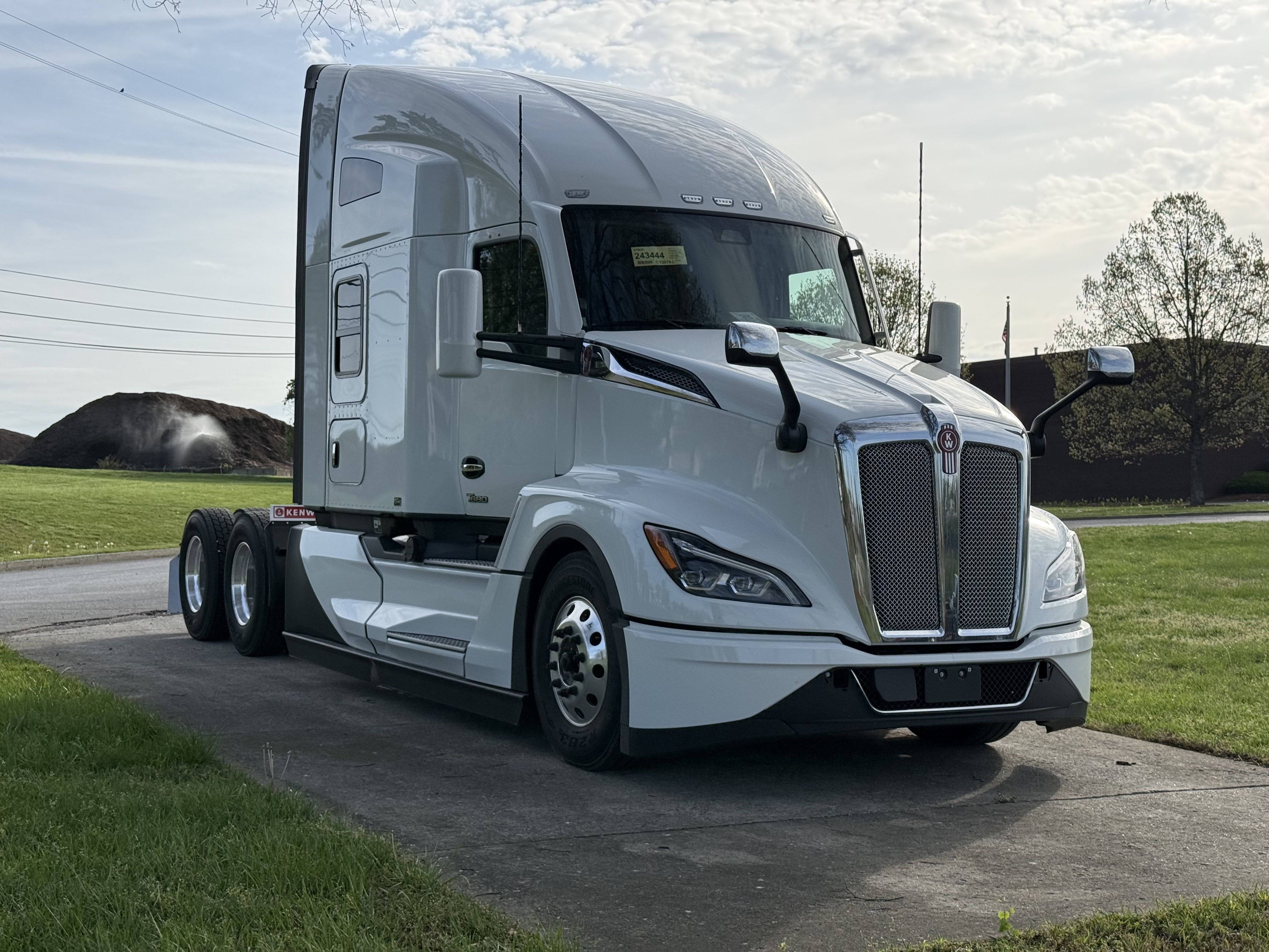 2027 KENWORTH T680 in Nashville, TN