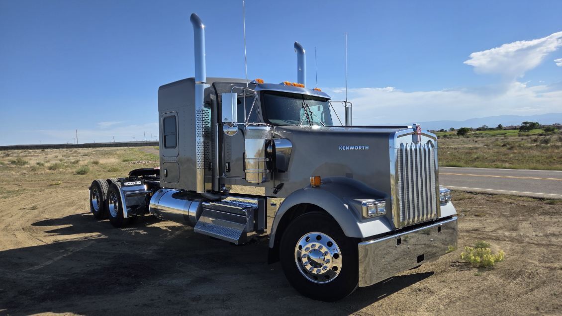 2027 KENWORTH W900L in Pueblo, CO