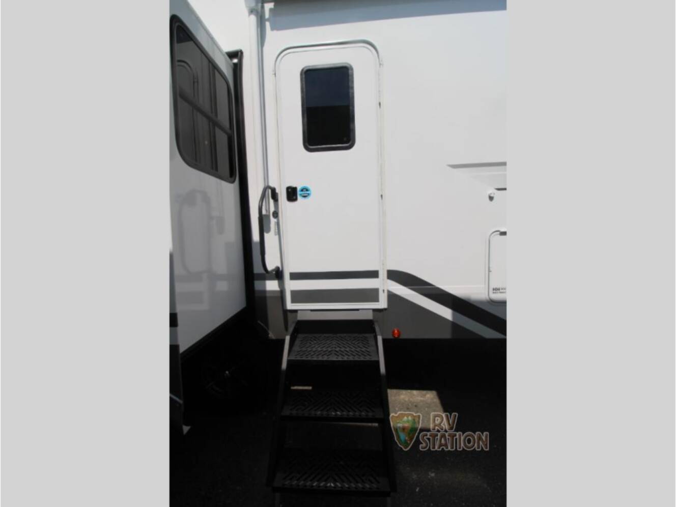 A photo of this 2027 Alliance Rv Avenue All-Access 29RL