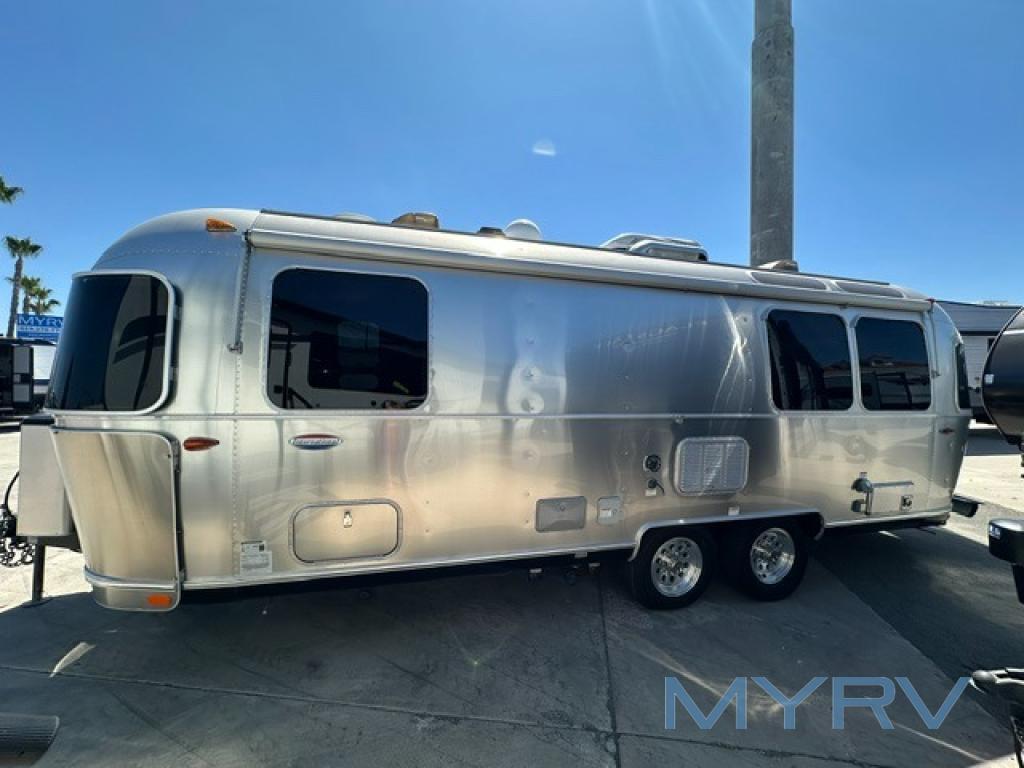 2018 Airstream International Signature 25FB Twin in el cajon CA