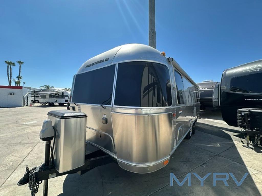 2018 Airstream International Signature 25FB Twin in el cajon CA