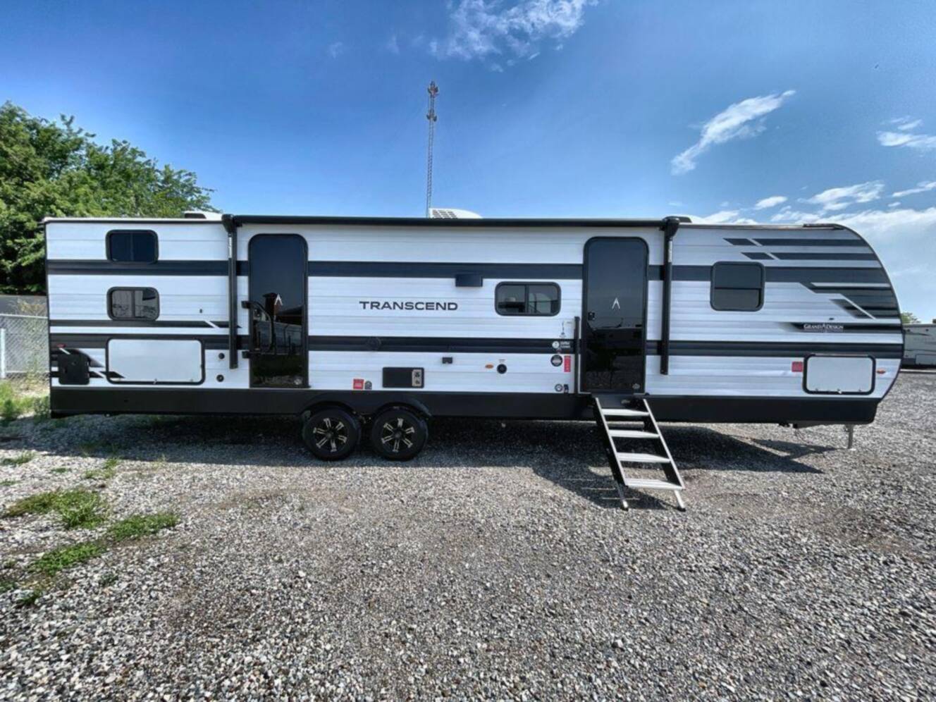 A photo of this 2027 Grand Design Transcend 325BHT