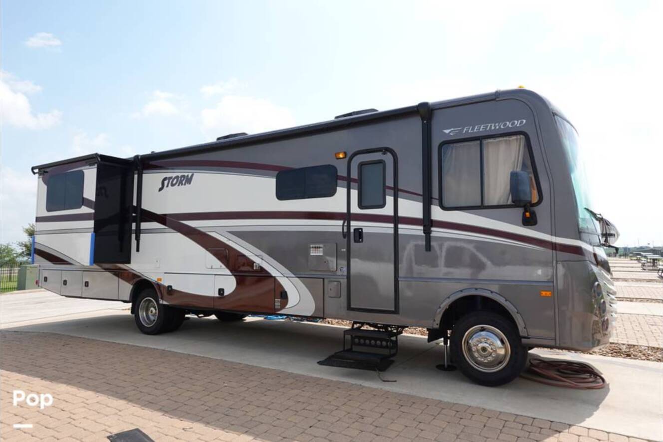 A photo of this 2016 Fleetwood Storm 35SK