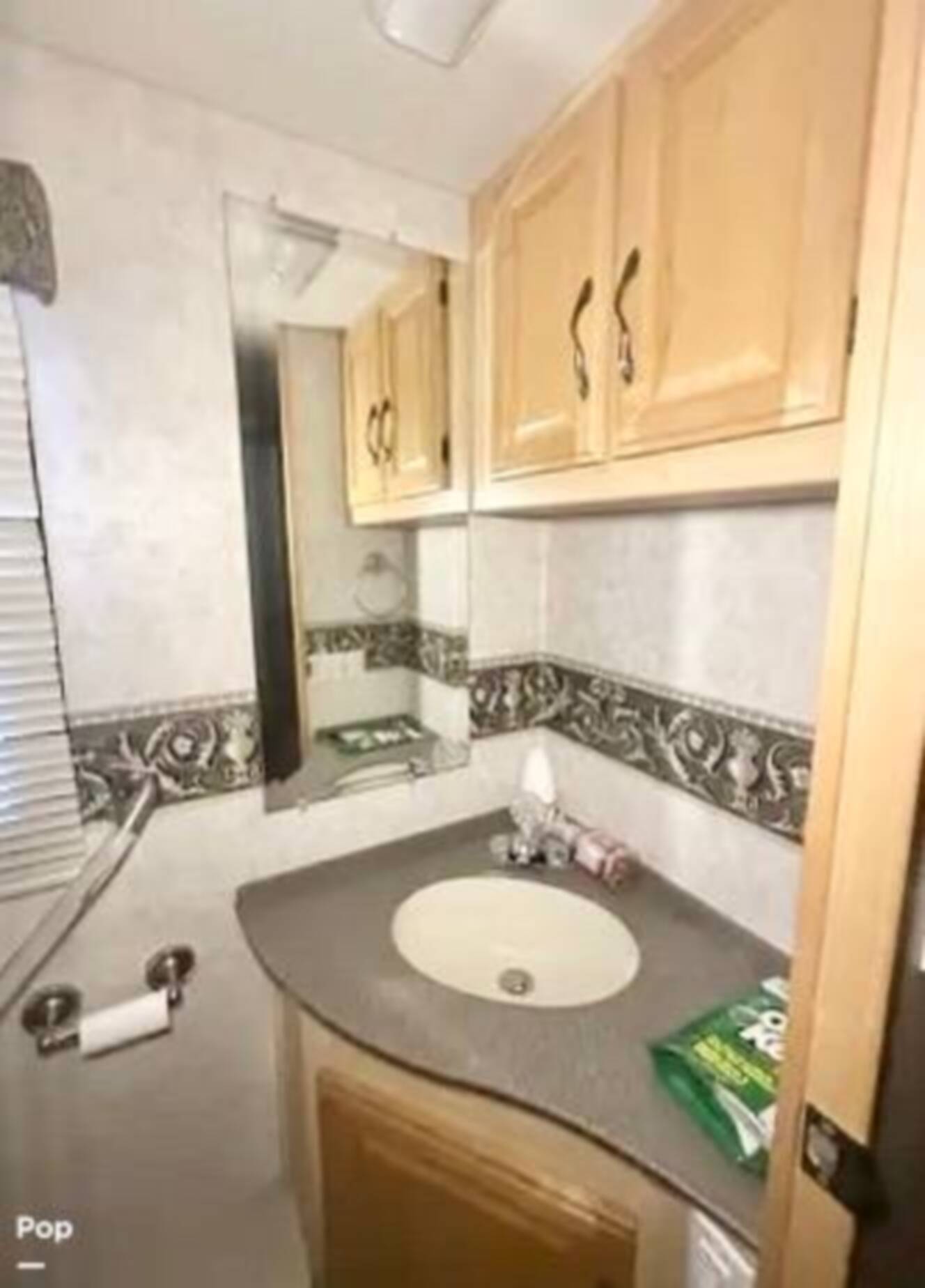 A photo of this 2005 Fleetwood Discovery 39S