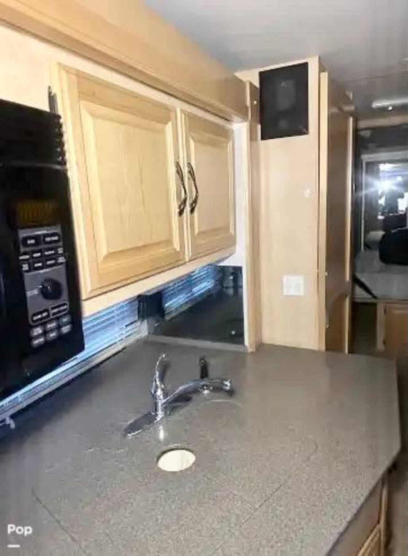 A photo of this 2005 Fleetwood Discovery 39S