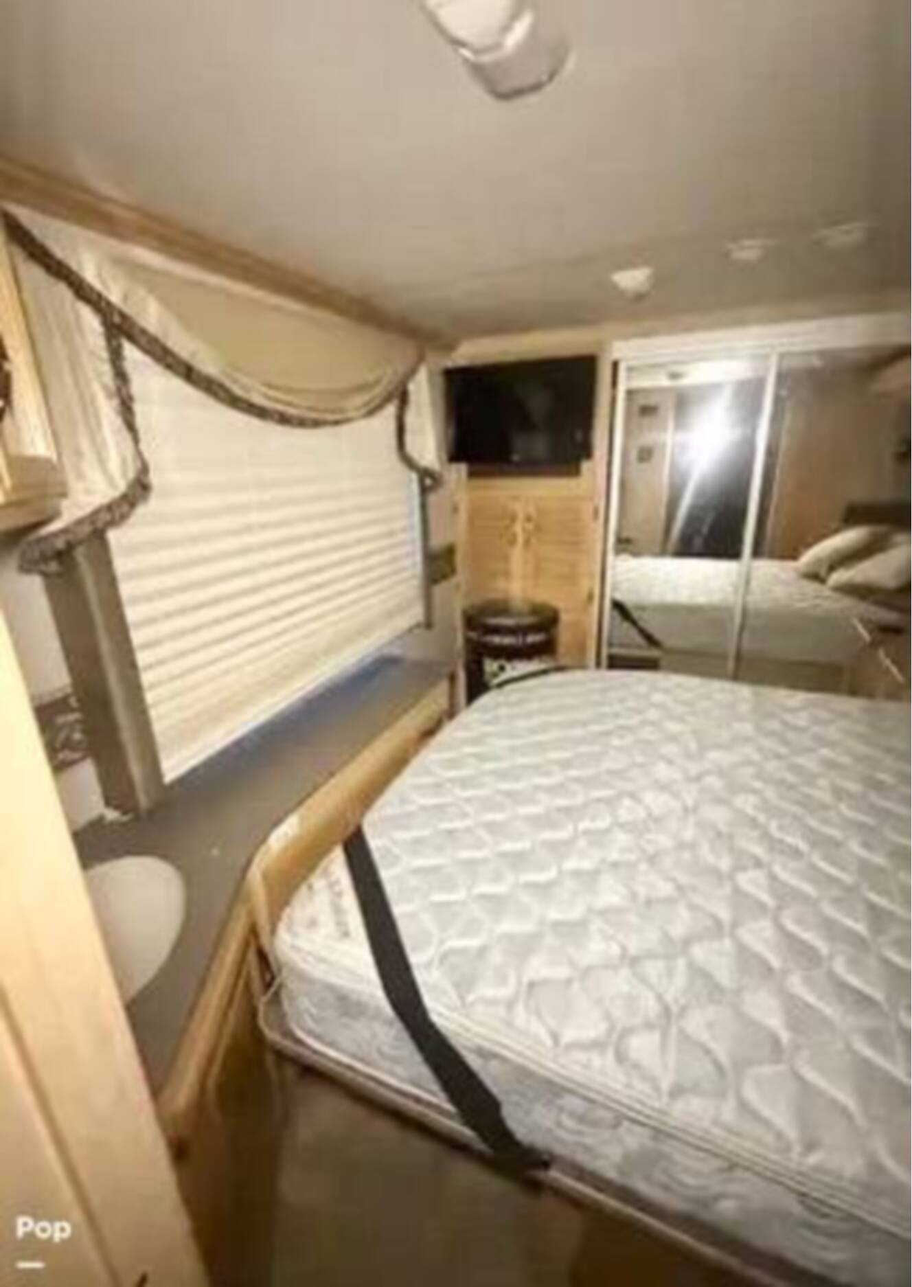 A photo of this 2005 Fleetwood Discovery 39S